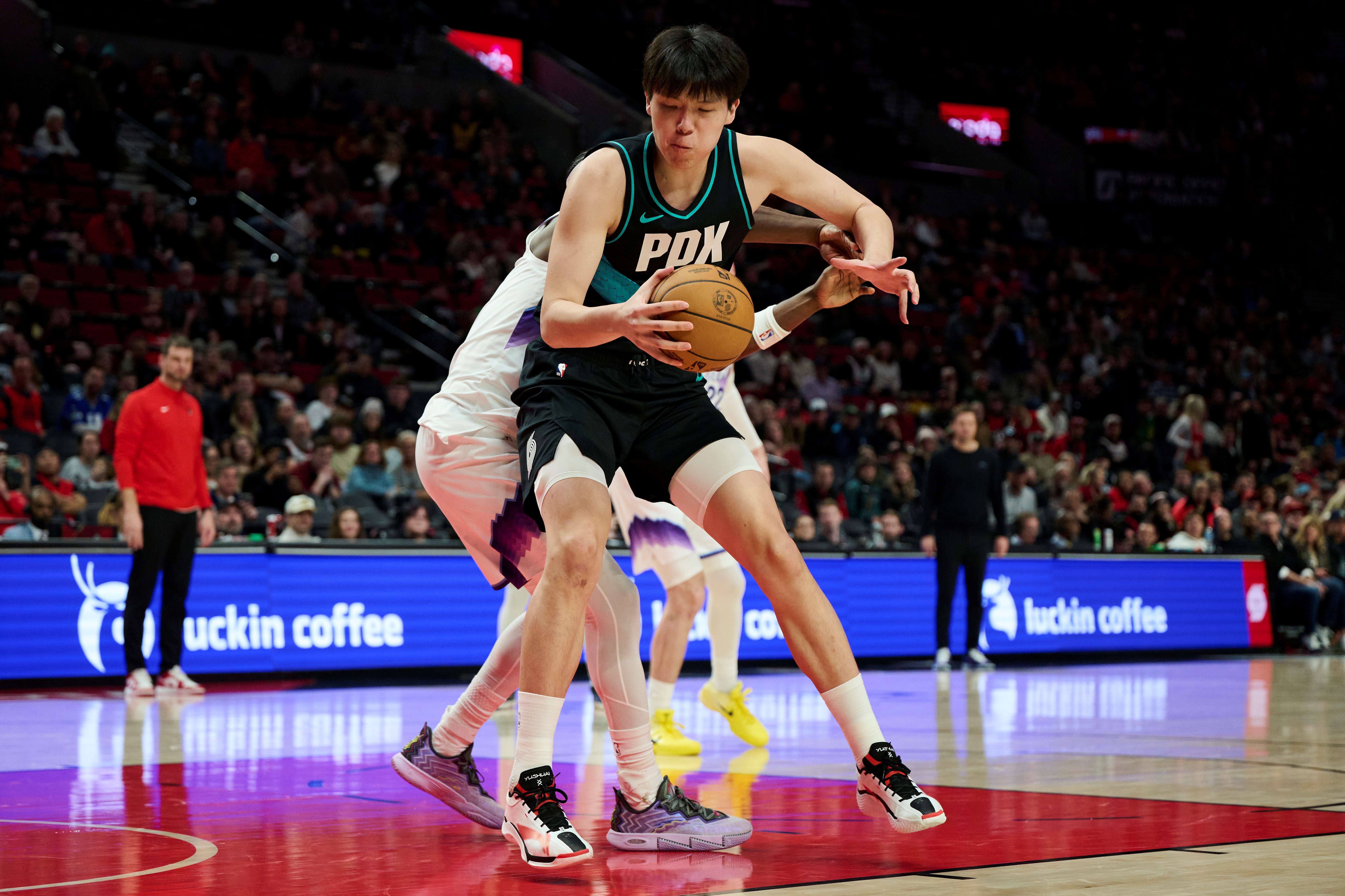 蜂鸟电竞官方-赵继伟拼凑CBA完美球员：运球郭艾伦 球商杨瀚森 弹跳&amp;颜值张镇麟